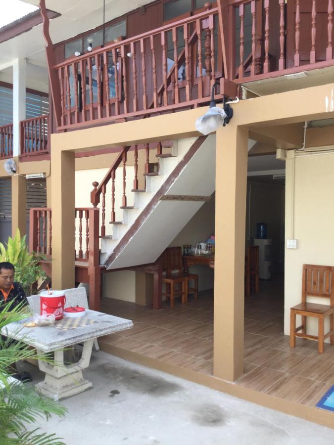 Siriwal Guesthouse Ayutthaya Bagian luar foto